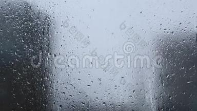 雨，大雨点打在窗户上